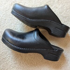 DANSKO "Sonya" Professional Leather Clogs, Sz 40, EUC!!!
